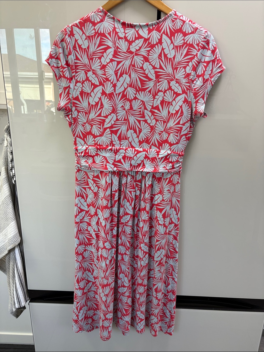 Boden Red & Blue Leaf-Print Midi Dress Resortwear Cruise Coastal Garden Size 12 - Picture 2 of 3
